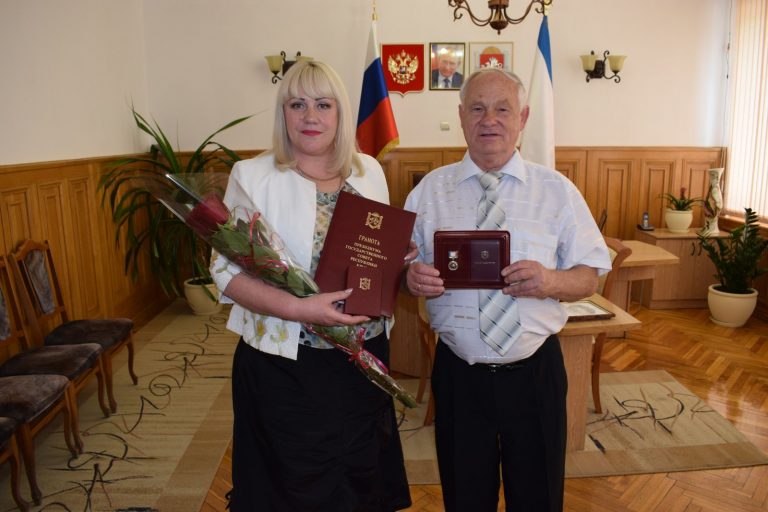 Мирновское сельское поселение. Мирновский сельский совет Симферопольский район. Мирновский дом культуры Симферопольский район. Награждение Президиума государственного совета Республики Крыма. Грамота Президиума государственного совета Республики Крым.